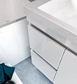Тумба с раковиной 1Marka Cube 100Н с бельевой корзиной, белый глянец - превью 1